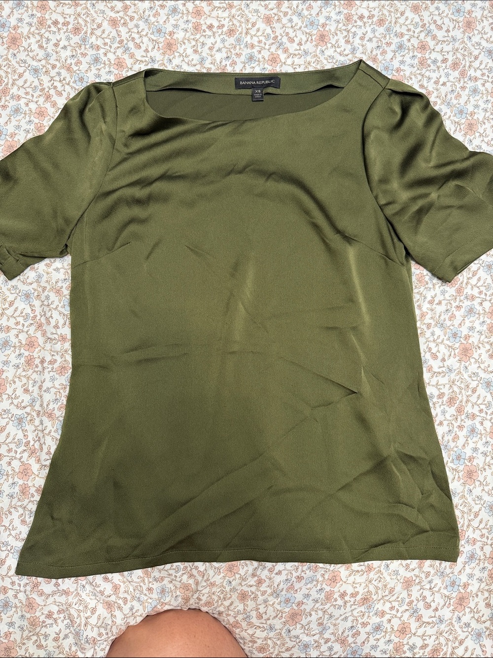 Banana Republic Olive Short Sleeve Crewneck Top
